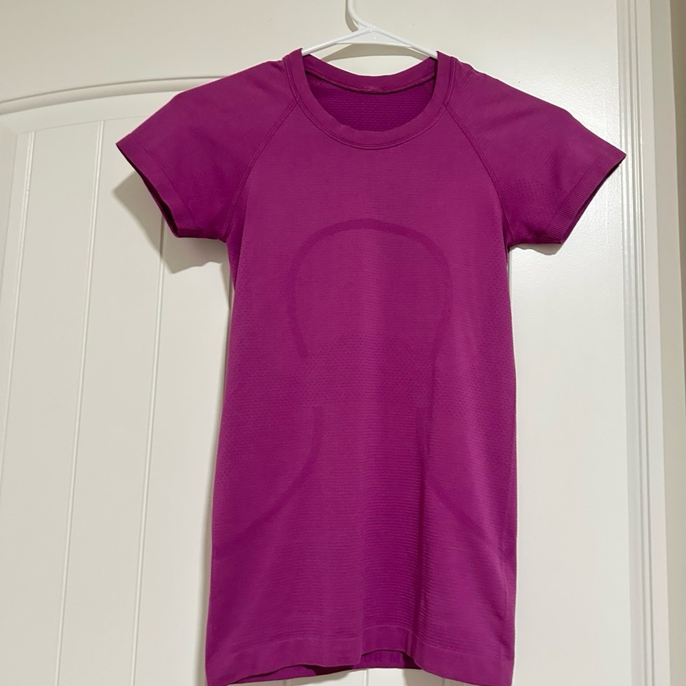 Lululemon Swiftly Tech Short Vivid Plum Athletic Top Size 2
